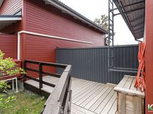 Yläkerran terassin nurkka vaikka lasten altaalle