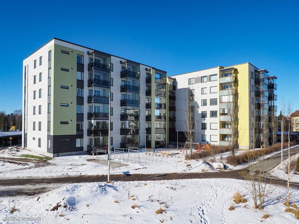 Palveluiden lähelle v. 2013 valmistunut hissitalo