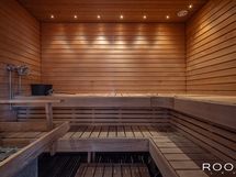 Taloyhtiön sauna sijaitsee ullakkokerroksessa.