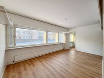 Valoisa ja hyväpohjainen yksiö peruskorjatussa hissitalossa. Loistava sijainti.