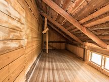 Yläkerran ullakkotila