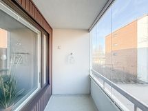 Tilava parvekkeellinen kaksio Keravanjoen kupeessa, lähellä Tikkurilan kattavia palveluita.