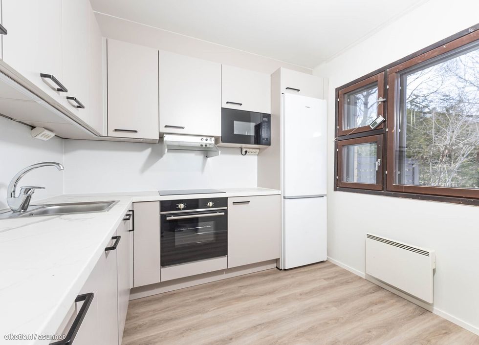 Tyylikäs uusittu keittiö