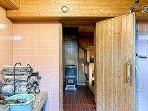 Taloyhtiössä puulämmitteinen sauna asukkaiden käytössä!