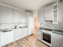 10. kerroksen tilava yksiö, mistä hulppeat näkymät ja taloyhtiössä mm. uima-allas ja kuntosali!