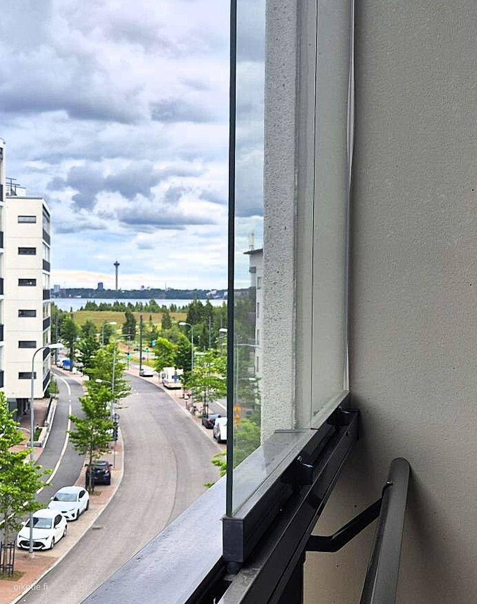 Näsijärvi ja Näsinneula näkyvät parvekkeelta