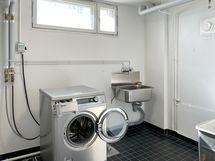 Talossa on asukkaiden käyttöön mm. pesutupa.