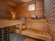 Ikkunalline ja äärimmäisen siisti sauna