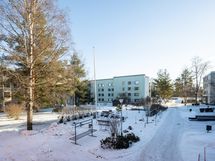 Näkymää parvekkeelta sisäpihalle, piha on palkittu vuonna 2022.