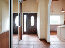 Sisäänkäynti/eteinen