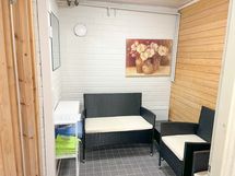 Taloyhtiön saunan pukuhuone