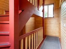 Rappukäytävä takaoven puolelta