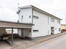 Julkisivu kadulle päin / Fasad mot gatan