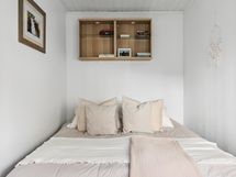 Alakerran makuuhuone