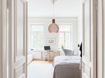 Koti Tähtitorninmäen vieressä, ikkunoita kolmeen suuntaan sekä kaksi sisäänkäyntiä