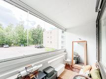 Lasitetulta parvekkeelta on avarat näkymät.
