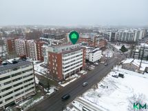 Erinomainen sijainti lähellä kauppoja, merenrantapolkuja ja metroa