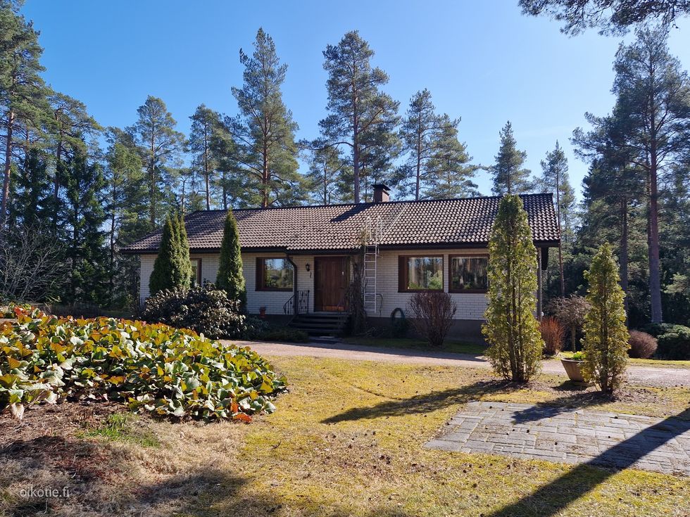 Julkisivu
