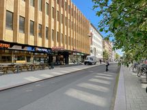 Ydinkeskustan palvelut ovat nurkan takana, myös kattavat bussiyhteydet kauppatorilta.