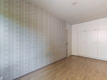 Makuuhuoneessa kaapistot