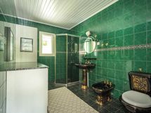 Yläkerran kylpyhuone/ wc