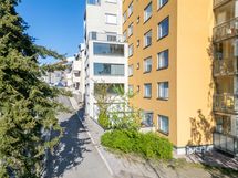 Iso lasitettu terassi ja oma pieni piha tuo luksusta tähän kotiin!