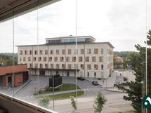 Lasitetulta parvekkeelta näkymät Nokian sosiaali- ja terveysasemalle