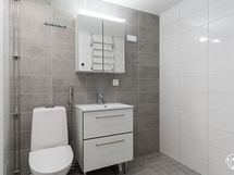 Putkiremontissa uusittu kylpyhuone.