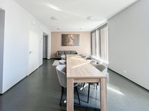 Taloyhtiössä on kerhohuone, jota saa varata vaikka juhlatilaksi.