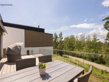 Parvekkeelta on hienot golfkenttänäkymät