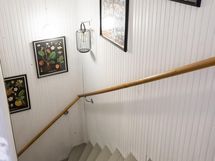 yläkerran rappuset alastullessa