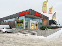 Lähikauppa on alle 1kmn päässä.