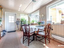 Oleskeluhuone/ eteinen