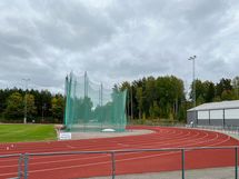 Kalevan urheilupuiston urheilukenttälle ei ole pitkä matka.