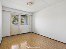 Makuuhuoneesta käynti parvekkeelle