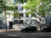 Ensimmäinen kerros mutta ei maantasalla.