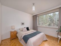 Makuuhuoneet ovat isoja ja valoisia