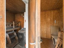 PIHASAUNAN LÖYLY- JA PUKUHUONEESTA