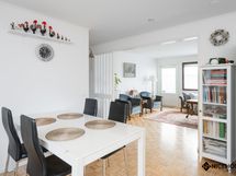 Ruokailuryhmälle on tila keittiössä.