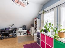 Yläkerran makuuhuone 2
