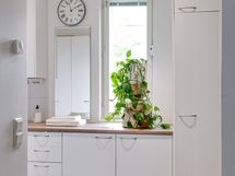 Kodinhoitohuone, josta suora kulku ulos