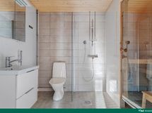 Kylpyhuone ja oma sauna