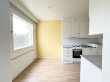 Ikkunan eteen saa sijoitettua ruokapöydän.