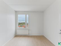 Pienempi makuuhuone toimii hienosti työ- tai vierashuoneena