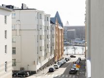 Ikkunanäkymät Köydenpunojankadulle