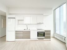 Avokeittiö, jossa mm.astianpesukone.