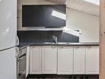 Yläkerran toisen huoneen keittiötila