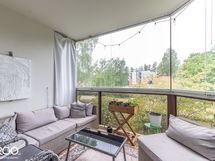 Lasitetulta parvekkeelya