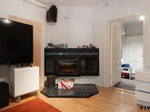 Huone jossa takka (1 krs)