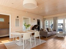Guest suite with Lake View and Terrace Access